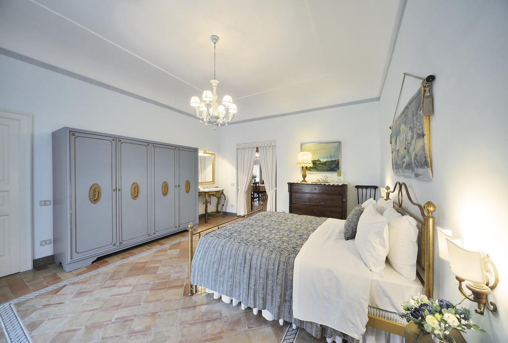 Ferienwohnung Residenza Matarazzo E Le Sue Soffitte Castellabate Exterior foto