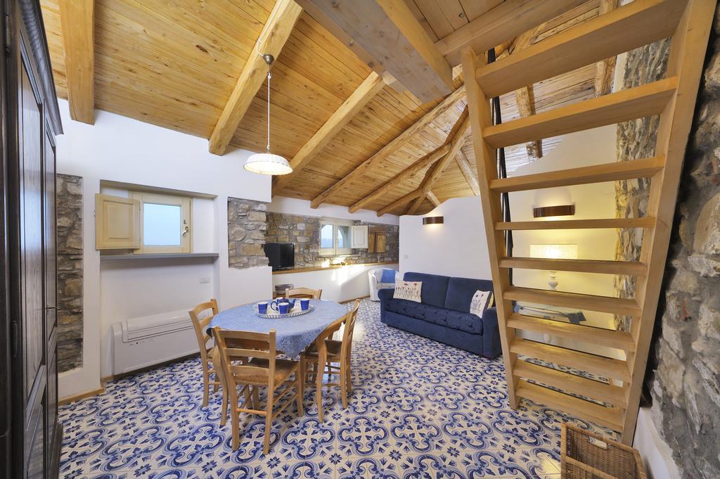 Ferienwohnung Residenza Matarazzo E Le Sue Soffitte Castellabate Exterior foto