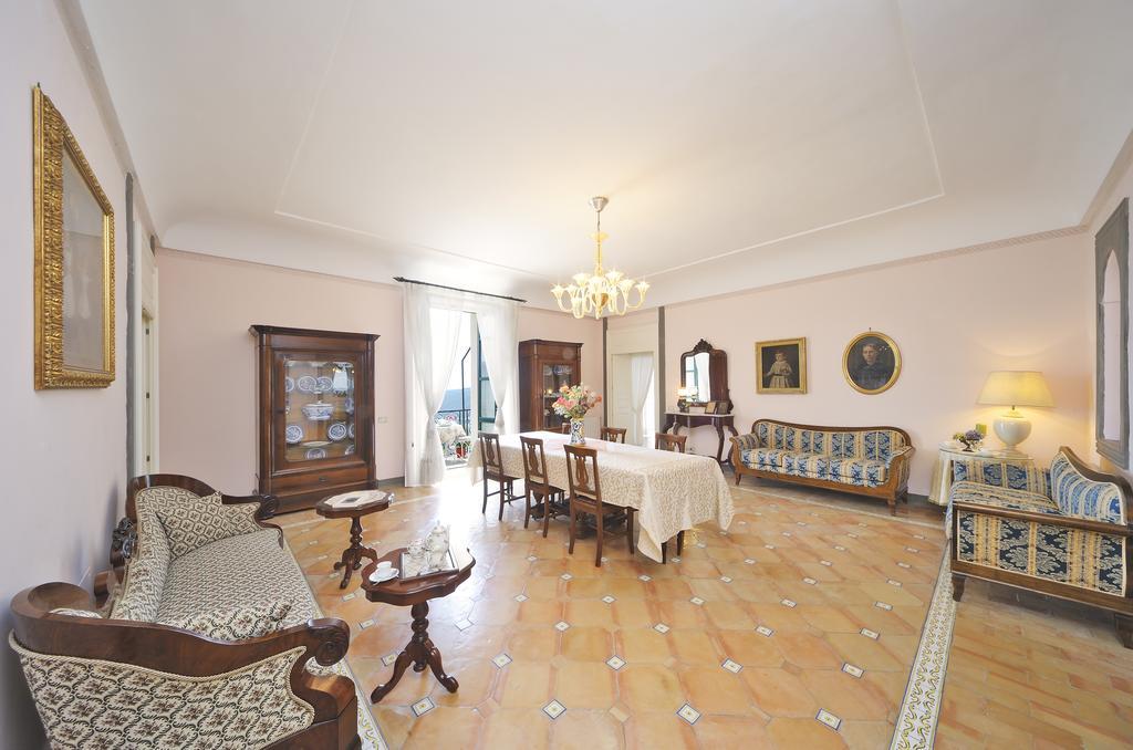 Ferienwohnung Residenza Matarazzo E Le Sue Soffitte Castellabate Zimmer foto
