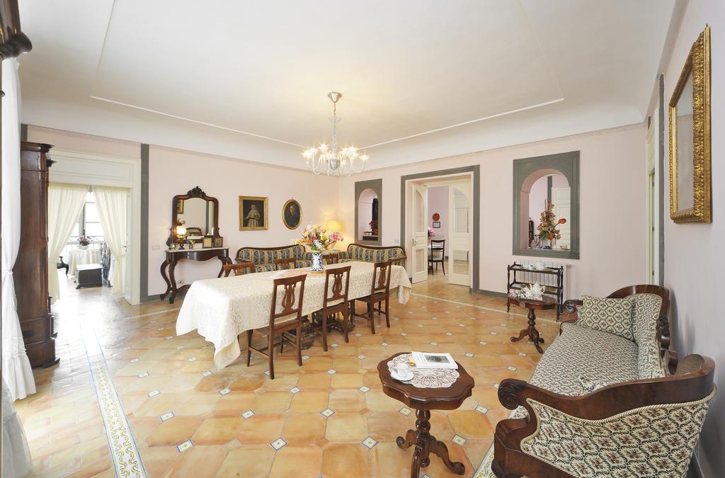 Ferienwohnung Residenza Matarazzo E Le Sue Soffitte Castellabate Zimmer foto