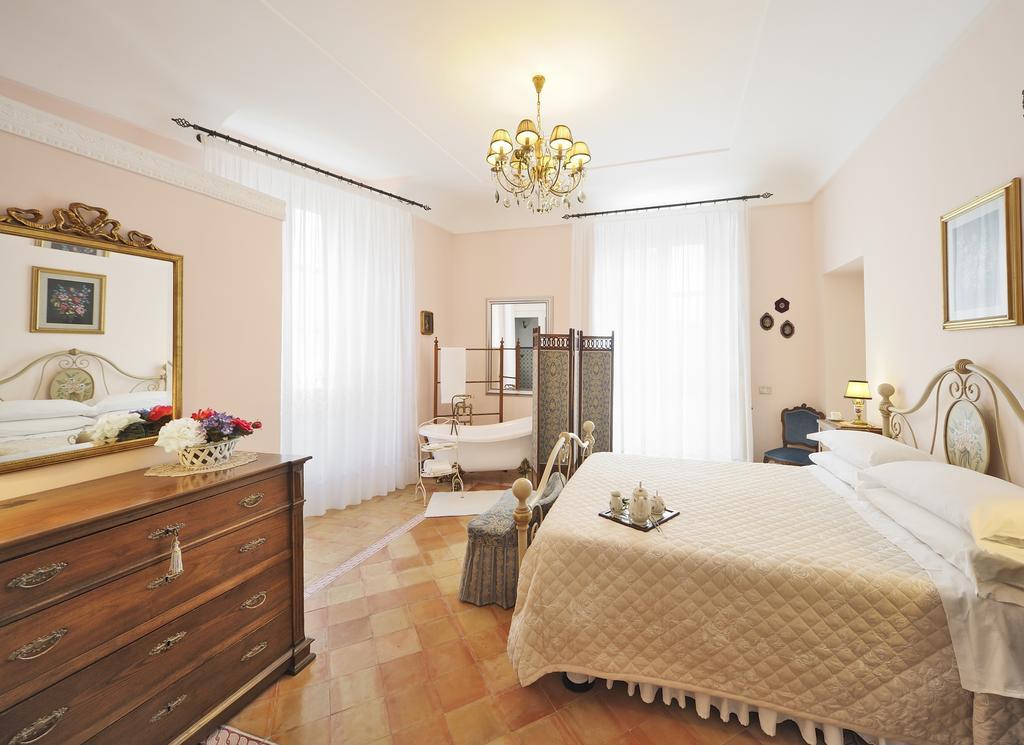 Ferienwohnung Residenza Matarazzo E Le Sue Soffitte Castellabate Zimmer foto