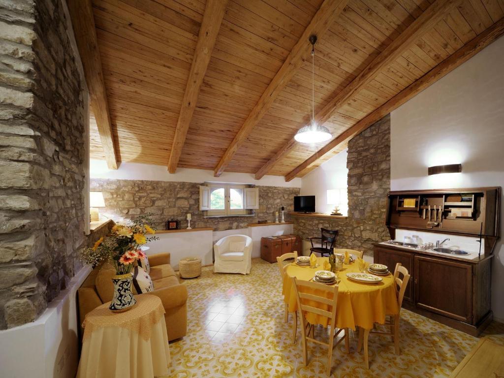 Ferienwohnung Residenza Matarazzo E Le Sue Soffitte Castellabate Zimmer foto